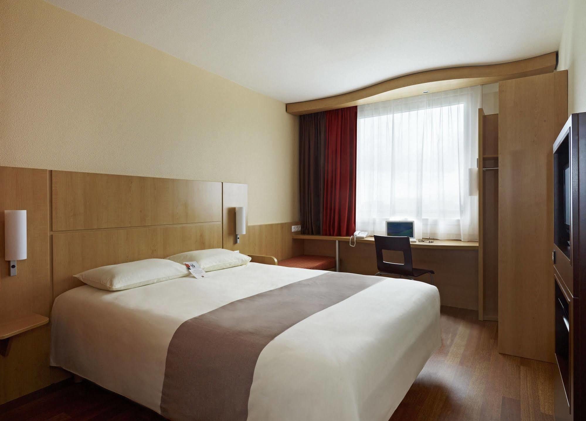 Hotel Ibis Kielce Centrum Εξωτερικό φωτογραφία